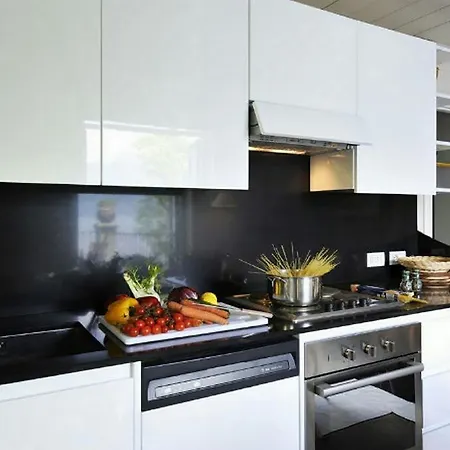 Lucia וילה ורנה